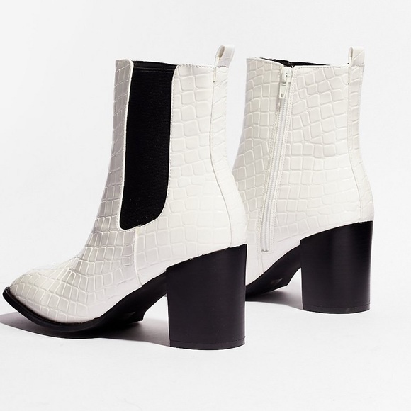 White Crocodile Western Booties W Black Accents - Picture 4 of 4